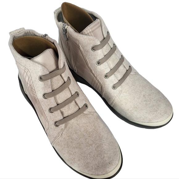 Bzees Kick Back Lace up Boot Taupe Plaid 10 - Picture 6 of 7